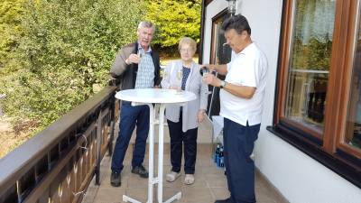 Gabriele Rauxloh und Gerhard Funck besuchten Herrn Schmitt zu seinem 75. Geburtstag